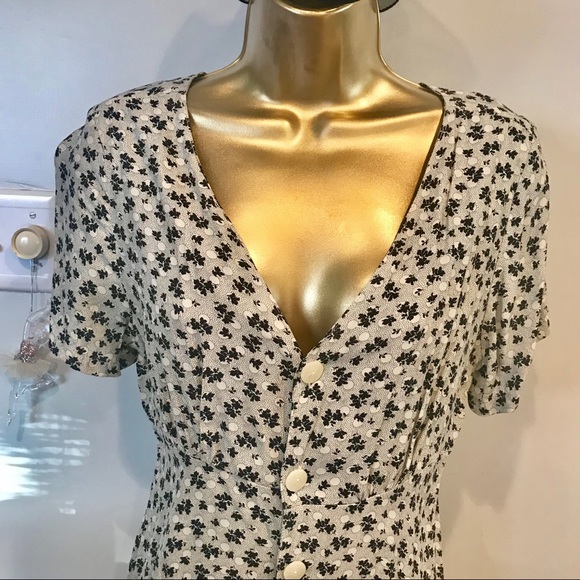 Olive Dresses Black/White print Dress size S knee length! Good for any occasion! - Picture 3 of 8